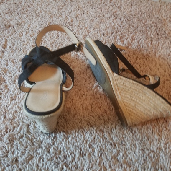 Women's Sandals - Picture 3 of 3